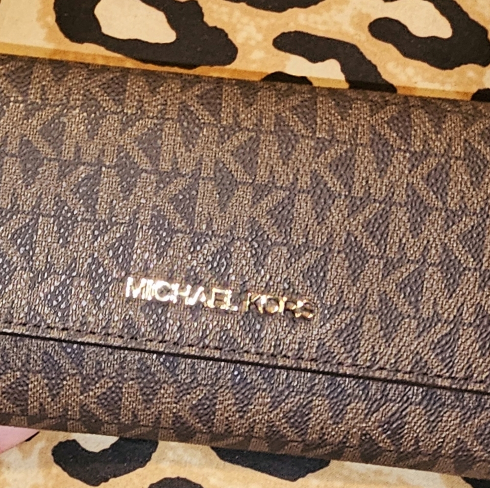 Michael Kors Jet Set Large Tri fold wallet